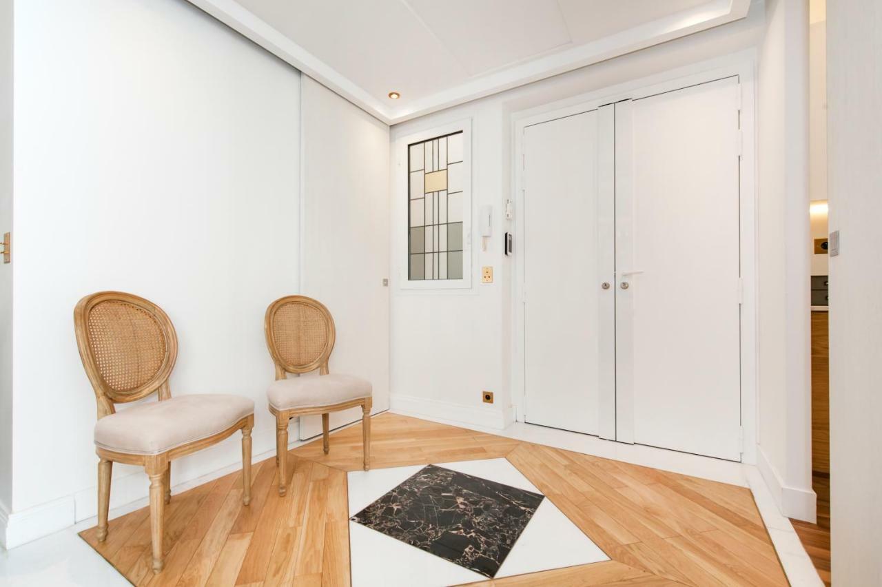 Luxury Montaigne Apartment Париж Экстерьер фото