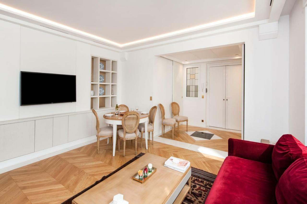 Luxury Montaigne Apartment Париж Экстерьер фото