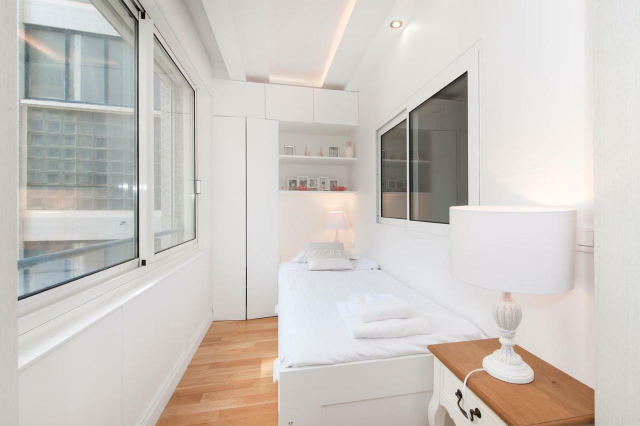 Luxury Montaigne Apartment Париж Экстерьер фото
