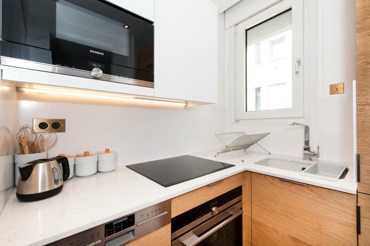 Luxury Montaigne Apartment Париж Экстерьер фото