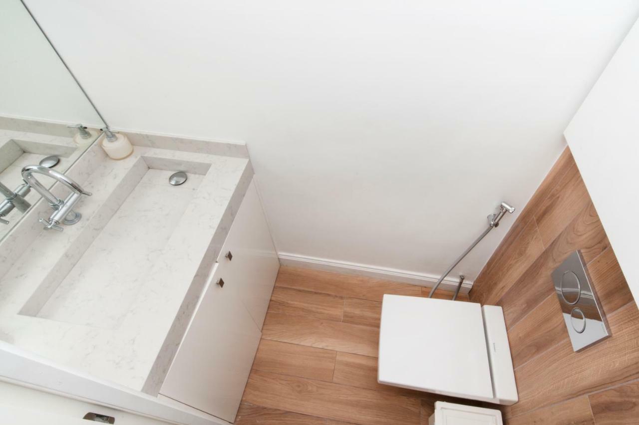 Luxury Montaigne Apartment Париж Экстерьер фото